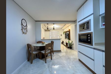Casa à venda com 118m², 2 quartos e 2 vagas Casa à venda com 118m², 2 quartos e 2 vagasCozinha