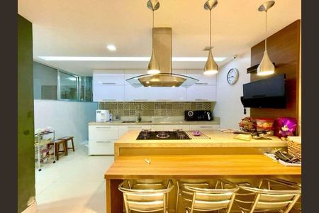 Apartamento à venda com 210m², 3 quartos e sem vaga