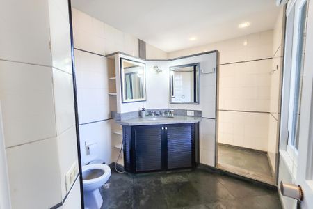 Casa à venda com 1330m², 8 quartos e 4 vagas Casa à venda com 1330m², 8 quartos e 4 vagasBanheiro 2 suite