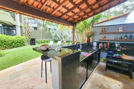 Casa à venda com 1330m², 8 quartos e 4 vagas Casa à venda com 1330m², 8 quartos e 4 vagasChurrasqueira