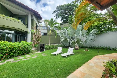 Casa à venda com 1330m², 8 quartos e 4 vagas Casa à venda com 1330m², 8 quartos e 4 vagasÁrea externa