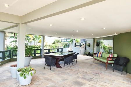 Casa à venda com 1330m², 8 quartos e 4 vagas Casa à venda com 1330m², 8 quartos e 4 vagasÁrea externa