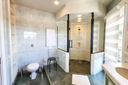 Casa à venda com 1330m², 8 quartos e 4 vagas Casa à venda com 1330m², 8 quartos e 4 vagasBanheiro 1 suite