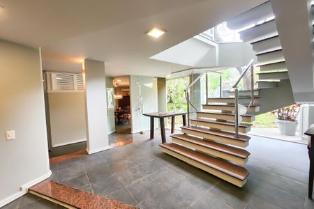 Casa à venda com 1330m², 8 quartos e 4 vagas Casa à venda com 1330m², 8 quartos e 4 vagasHall entrada