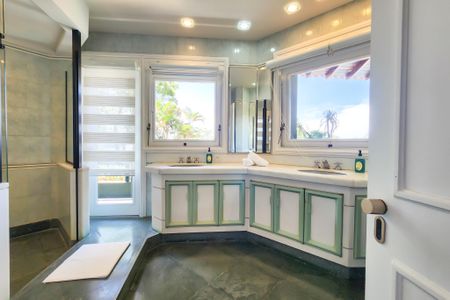 Casa à venda com 1330m², 8 quartos e 4 vagas Casa à venda com 1330m², 8 quartos e 4 vagasBanheiro 1 suite