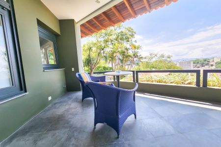 Casa à venda com 1330m², 8 quartos e 4 vagas Casa à venda com 1330m², 8 quartos e 4 vagasVaranda suite