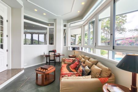 Casa à venda com 1330m², 8 quartos e 4 vagas Casa à venda com 1330m², 8 quartos e 4 vagasBiblioteca