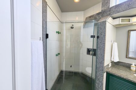 Casa à venda com 1330m², 8 quartos e 4 vagas Casa à venda com 1330m², 8 quartos e 4 vagasBanheiro 5