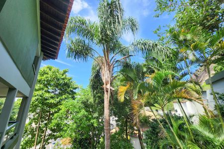 Casa à venda com 1330m², 8 quartos e 4 vagas Casa à venda com 1330m², 8 quartos e 4 vagasÁrea externa