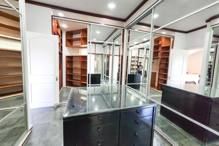 Casa à venda com 1330m², 8 quartos e 4 vagas Casa à venda com 1330m², 8 quartos e 4 vagasCloset suite