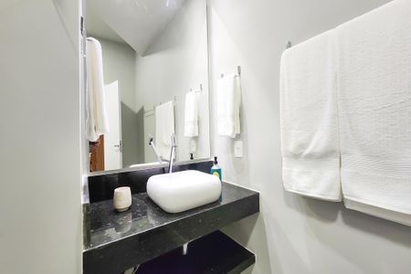 Casa à venda com 1330m², 8 quartos e 4 vagas Casa à venda com 1330m², 8 quartos e 4 vagasBanheiro suite 4