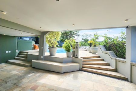 Casa à venda com 1330m², 8 quartos e 4 vagas Casa à venda com 1330m², 8 quartos e 4 vagasÁrea externa