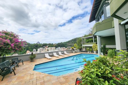 Casa à venda com 1330m², 8 quartos e 4 vagas Casa à venda com 1330m², 8 quartos e 4 vagasÁrea externa