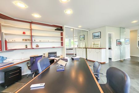 Casa à venda com 1330m², 8 quartos e 4 vagas Casa à venda com 1330m², 8 quartos e 4 vagasSala 5