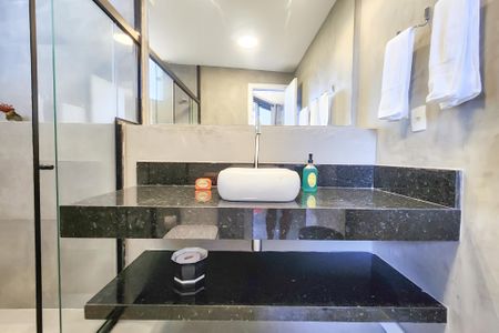 Casa à venda com 1330m², 8 quartos e 4 vagas Casa à venda com 1330m², 8 quartos e 4 vagasBanheiro suite 5