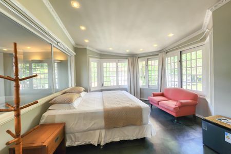 Casa à venda com 1330m², 8 quartos e 4 vagas Casa à venda com 1330m², 8 quartos e 4 vagasQuarto 3