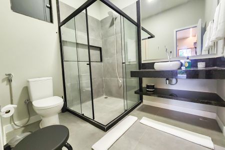 Casa à venda com 1330m², 8 quartos e 4 vagas Casa à venda com 1330m², 8 quartos e 4 vagasBanheiro suite 3