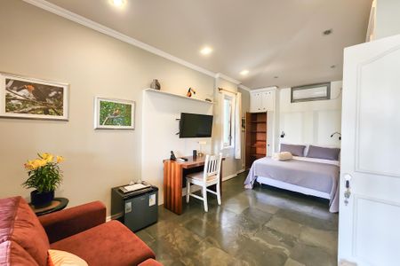 Casa à venda com 1330m², 8 quartos e 4 vagas Casa à venda com 1330m², 8 quartos e 4 vagasQuarto 1