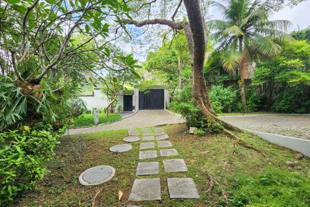 Casa à venda com 1330m², 8 quartos e 4 vagas Casa à venda com 1330m², 8 quartos e 4 vagasÁrea externa