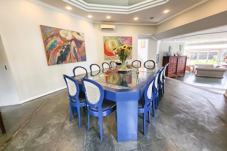 Casa à venda com 1330m², 8 quartos e 4 vagas Casa à venda com 1330m², 8 quartos e 4 vagasSala de jantar
