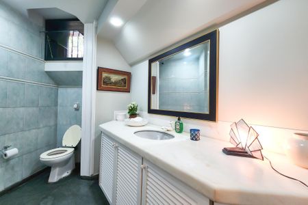 Casa à venda com 1330m², 8 quartos e 4 vagas Casa à venda com 1330m², 8 quartos e 4 vagasBanheiro 3