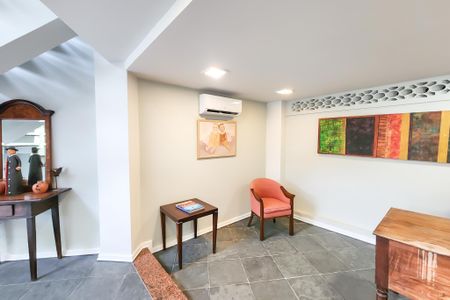 Casa à venda com 1330m², 8 quartos e 4 vagas Casa à venda com 1330m², 8 quartos e 4 vagasHall entrada