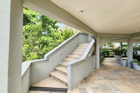 Casa à venda com 1330m², 8 quartos e 4 vagas Casa à venda com 1330m², 8 quartos e 4 vagasÁrea externa