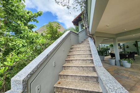 Casa à venda com 1330m², 8 quartos e 4 vagas Casa à venda com 1330m², 8 quartos e 4 vagasÁrea extrema