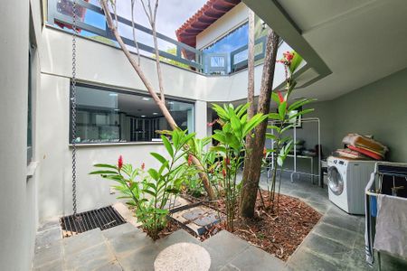 Casa à venda com 1330m², 8 quartos e 4 vagas Casa à venda com 1330m², 8 quartos e 4 vagasÁrea de serviço