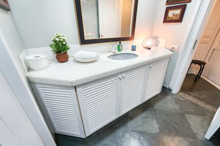 Casa à venda com 1330m², 8 quartos e 4 vagas Casa à venda com 1330m², 8 quartos e 4 vagasBanheiro 3