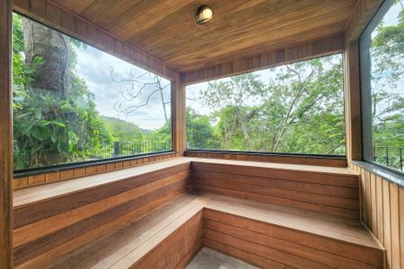 Casa à venda com 1330m², 8 quartos e 4 vagas Casa à venda com 1330m², 8 quartos e 4 vagasSauna