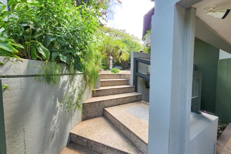 Casa à venda com 1330m², 8 quartos e 4 vagas Casa à venda com 1330m², 8 quartos e 4 vagasÁrea externa