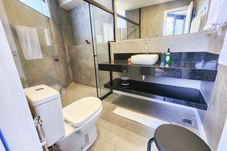 Casa à venda com 1330m², 8 quartos e 4 vagas Casa à venda com 1330m², 8 quartos e 4 vagasBanheiro suite 5