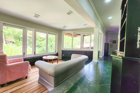 Casa à venda com 1330m², 8 quartos e 4 vagas Casa à venda com 1330m², 8 quartos e 4 vagasSala 6