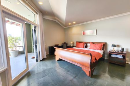 Casa à venda com 1330m², 8 quartos e 4 vagas Casa à venda com 1330m², 8 quartos e 4 vagasSuite