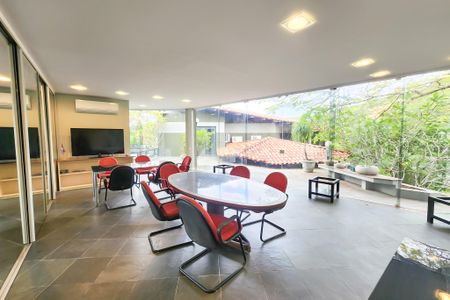 Casa à venda com 1330m², 8 quartos e 4 vagas Casa à venda com 1330m², 8 quartos e 4 vagasSala 2