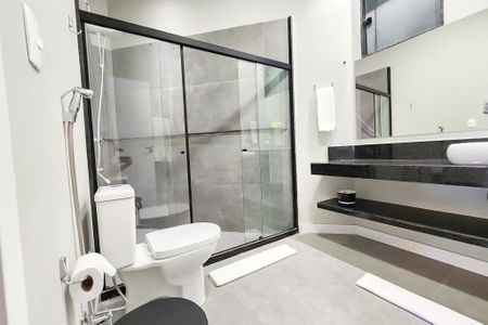 Casa à venda com 1330m², 8 quartos e 4 vagas Casa à venda com 1330m², 8 quartos e 4 vagasBanheiro suite 2