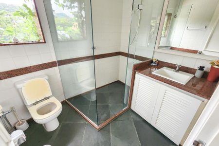 Casa à venda com 1330m², 8 quartos e 4 vagas Casa à venda com 1330m², 8 quartos e 4 vagasBanheiro 2