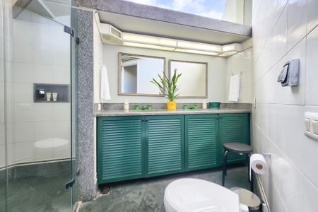 Casa à venda com 1330m², 8 quartos e 4 vagas Casa à venda com 1330m², 8 quartos e 4 vagasBanheiro 5