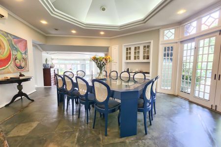Casa à venda com 1330m², 8 quartos e 4 vagas Casa à venda com 1330m², 8 quartos e 4 vagasSala de jantar