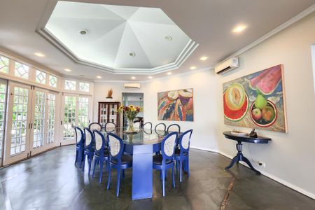 Casa à venda com 1330m², 8 quartos e 4 vagas Casa à venda com 1330m², 8 quartos e 4 vagasSala de Jantar