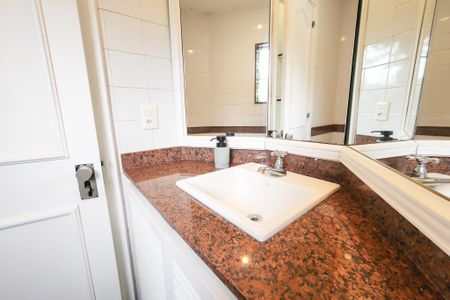 Casa à venda com 1330m², 8 quartos e 4 vagas Casa à venda com 1330m², 8 quartos e 4 vagasBanheiro 1