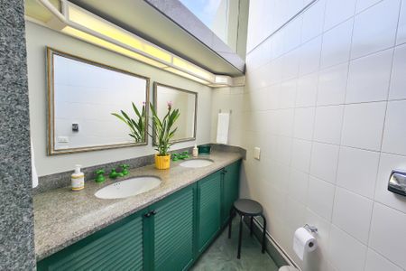 Casa à venda com 1330m², 8 quartos e 4 vagas Casa à venda com 1330m², 8 quartos e 4 vagasBanheiro 5