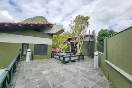 Casa à venda com 1330m², 8 quartos e 4 vagas Casa à venda com 1330m², 8 quartos e 4 vagasÁrea Externa