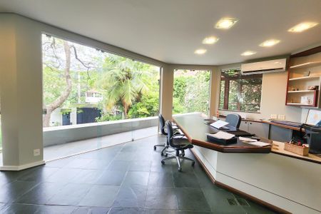 Casa à venda com 1330m², 8 quartos e 4 vagas Casa à venda com 1330m², 8 quartos e 4 vagasSala 5