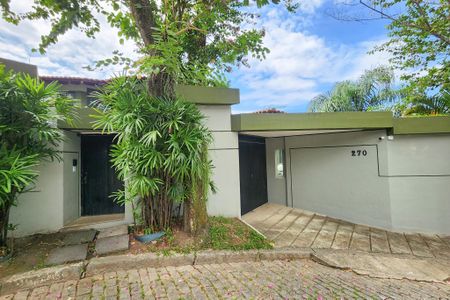 Casa à venda com 1330m², 8 quartos e 4 vagas Casa à venda com 1330m², 8 quartos e 4 vagasFachada