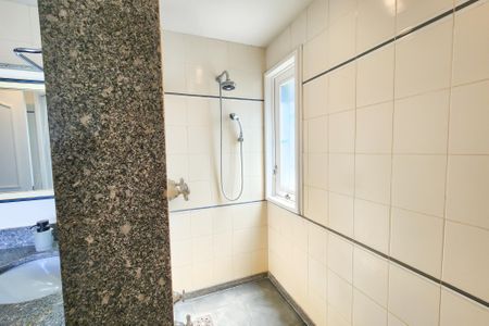 Casa à venda com 1330m², 8 quartos e 4 vagas Casa à venda com 1330m², 8 quartos e 4 vagasBanheiro 2 suite