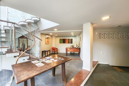 Casa à venda com 1330m², 8 quartos e 4 vagas Casa à venda com 1330m², 8 quartos e 4 vagasHall entrada