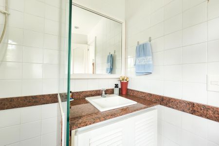 Casa à venda com 1330m², 8 quartos e 4 vagas Casa à venda com 1330m², 8 quartos e 4 vagasBanheiro 2