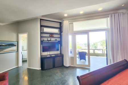 Casa à venda com 1330m², 8 quartos e 4 vagas Casa à venda com 1330m², 8 quartos e 4 vagasSuite